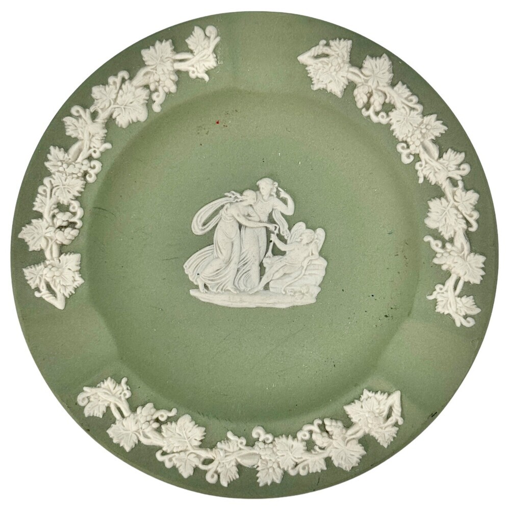 Wedgwood Green Jasperware Ashtray Grape Leaf Cherub Angel England 4.5 inch VTG